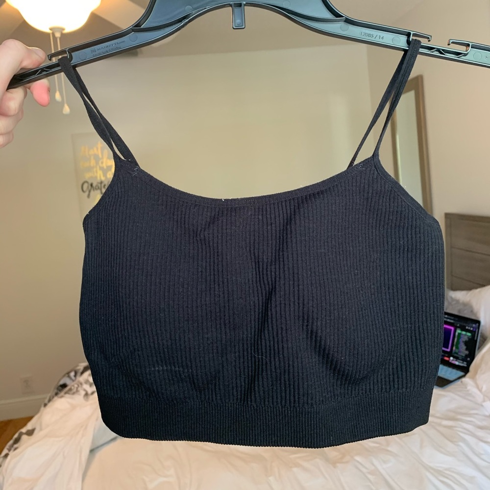 FOREVER 21 BLACK WORKOUT CROP TOP